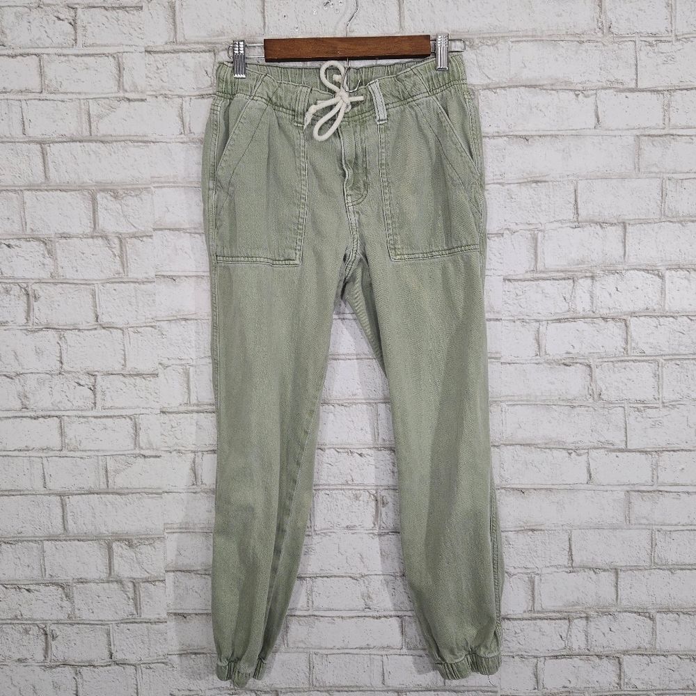AEO green jogger pants